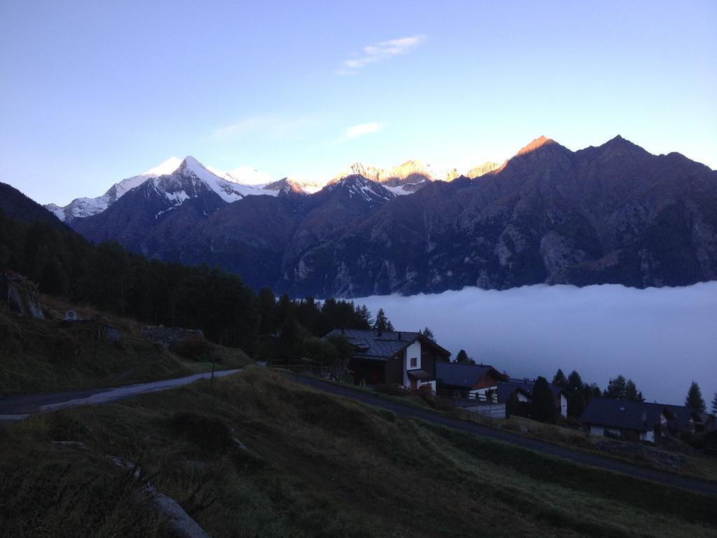Pension Aaron Am See Grächen Exteriör bild